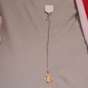 Elegant Gold Pendant Necklace